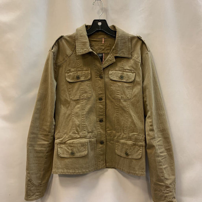 Jacket: Cargo Style Pockets