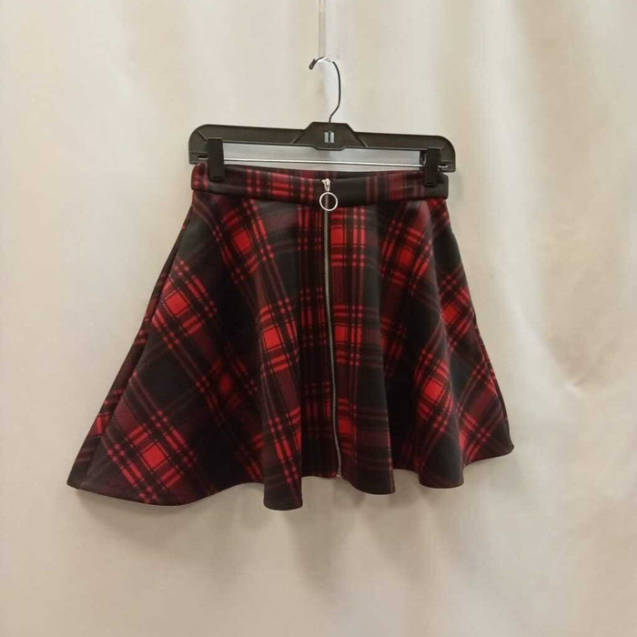 Skirt: Zip up front plaid
