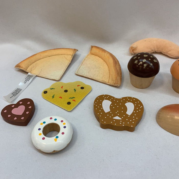 Play Kitchen: Breads & More