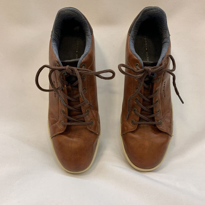 Shoes: Toris Low Top Leather Sneakers