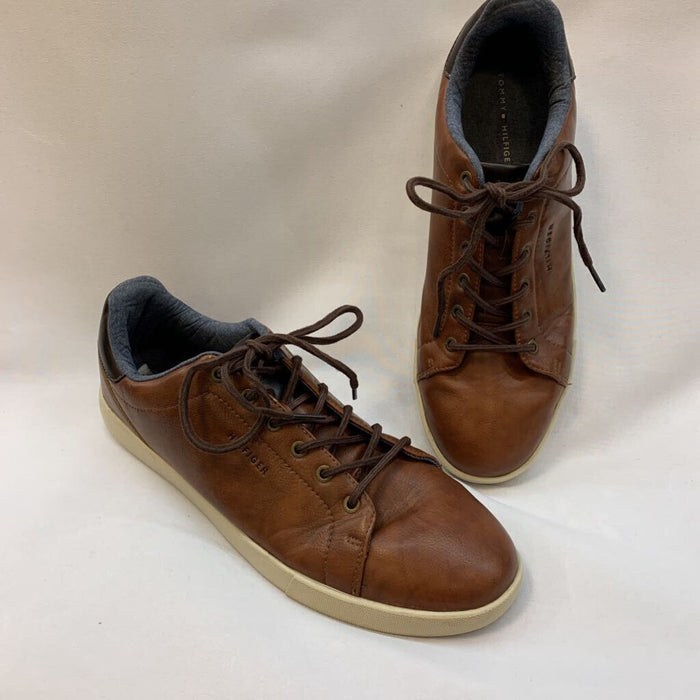 Shoes: Toris Low Top Leather Sneakers