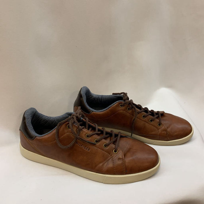 Shoes: Toris Low Top Leather Sneakers