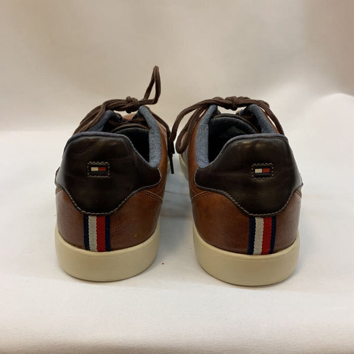 Shoes: Toris Low Top Leather Sneakers