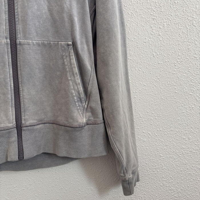 sporty zip