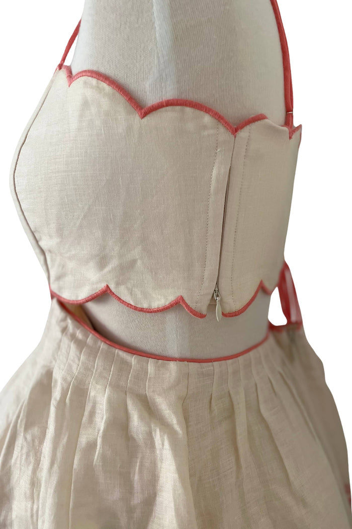 Adjustable fit maternity dress hire